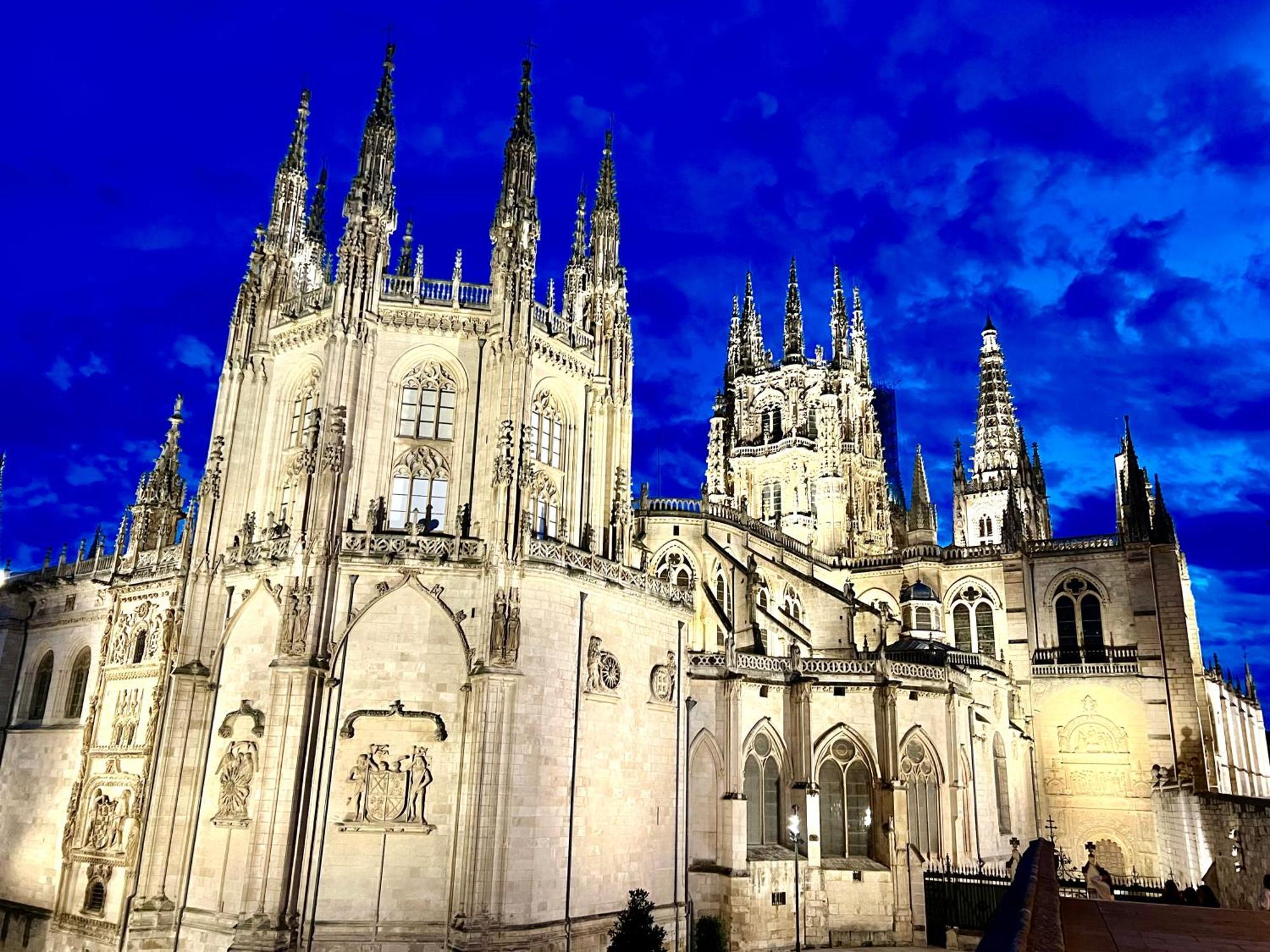 El Capricho De Claudia_ Apartamentos Burgos Catedral Exterior foto